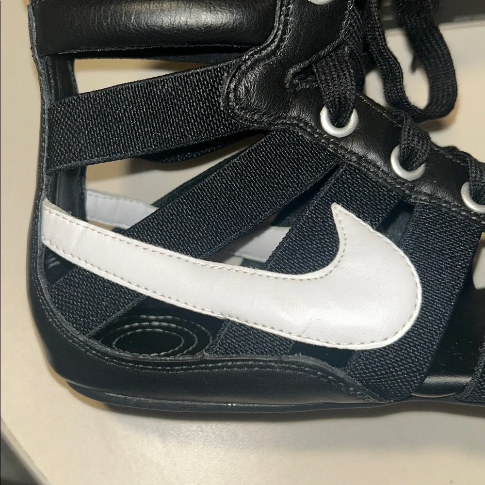 “NEW! RARE…”NIKE” Black Gladiateur II Sneaker/Sandals ♥️ - Picture 2 of 7